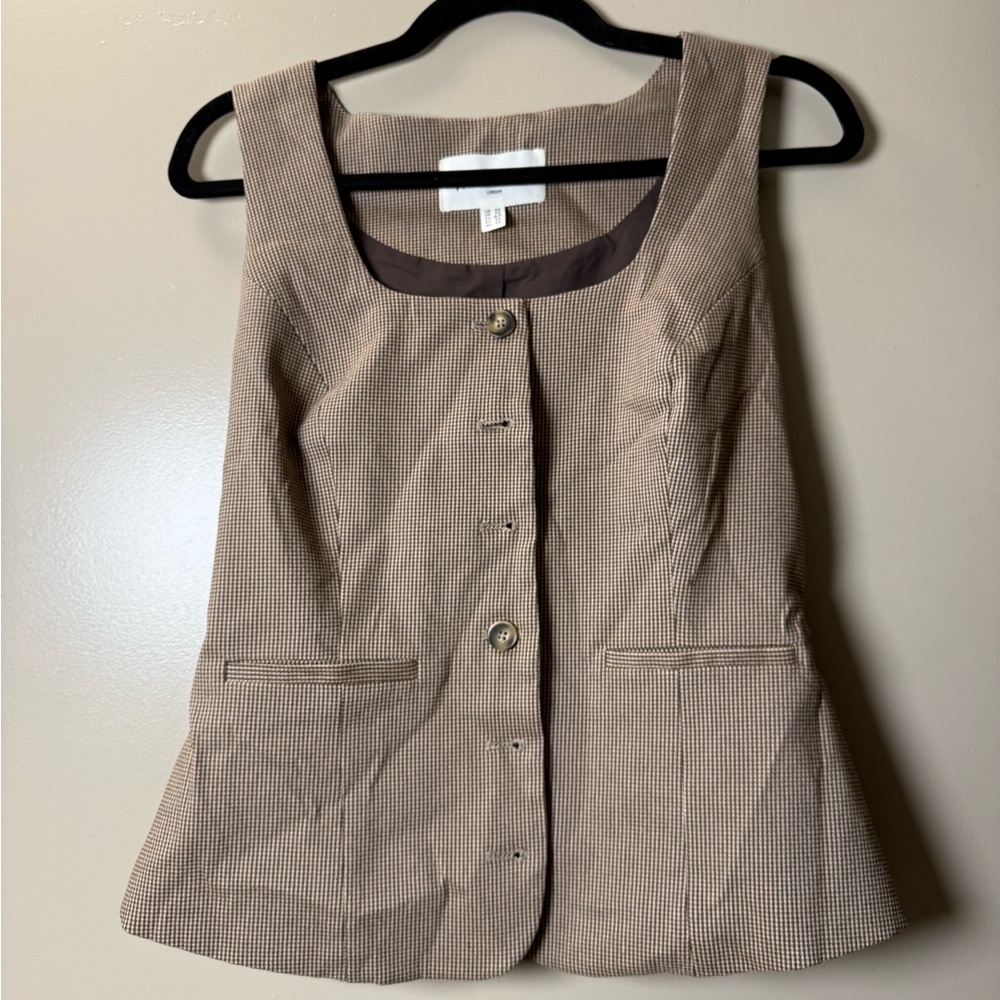 Tailored Sleeveless Button Front Vest in Taupe Houndstooth